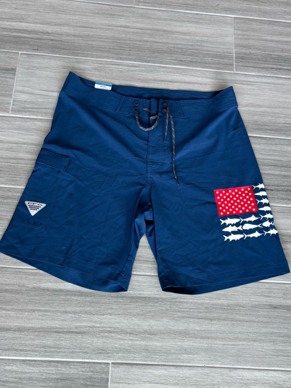 COLUMBIA Fishing Swim Trunks NWT Men’s 38W Navy Blue Red White USA Fish Flag